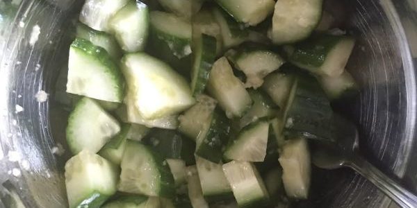 fokhagymás uborka saláta